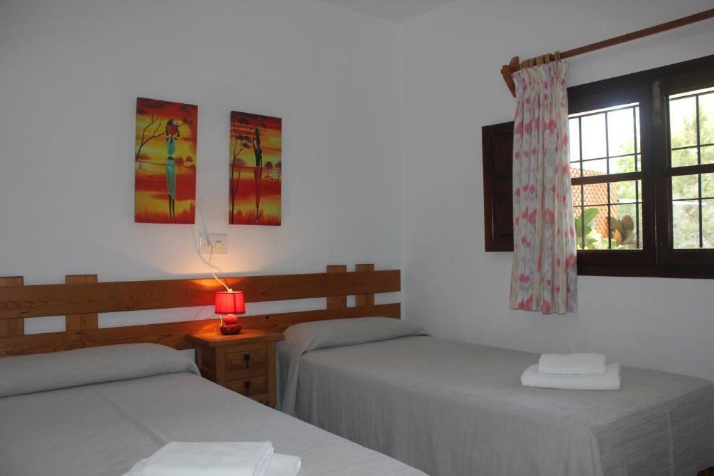 Apartamentos Pinomar Es Caló de Sant Agustí Esterno foto