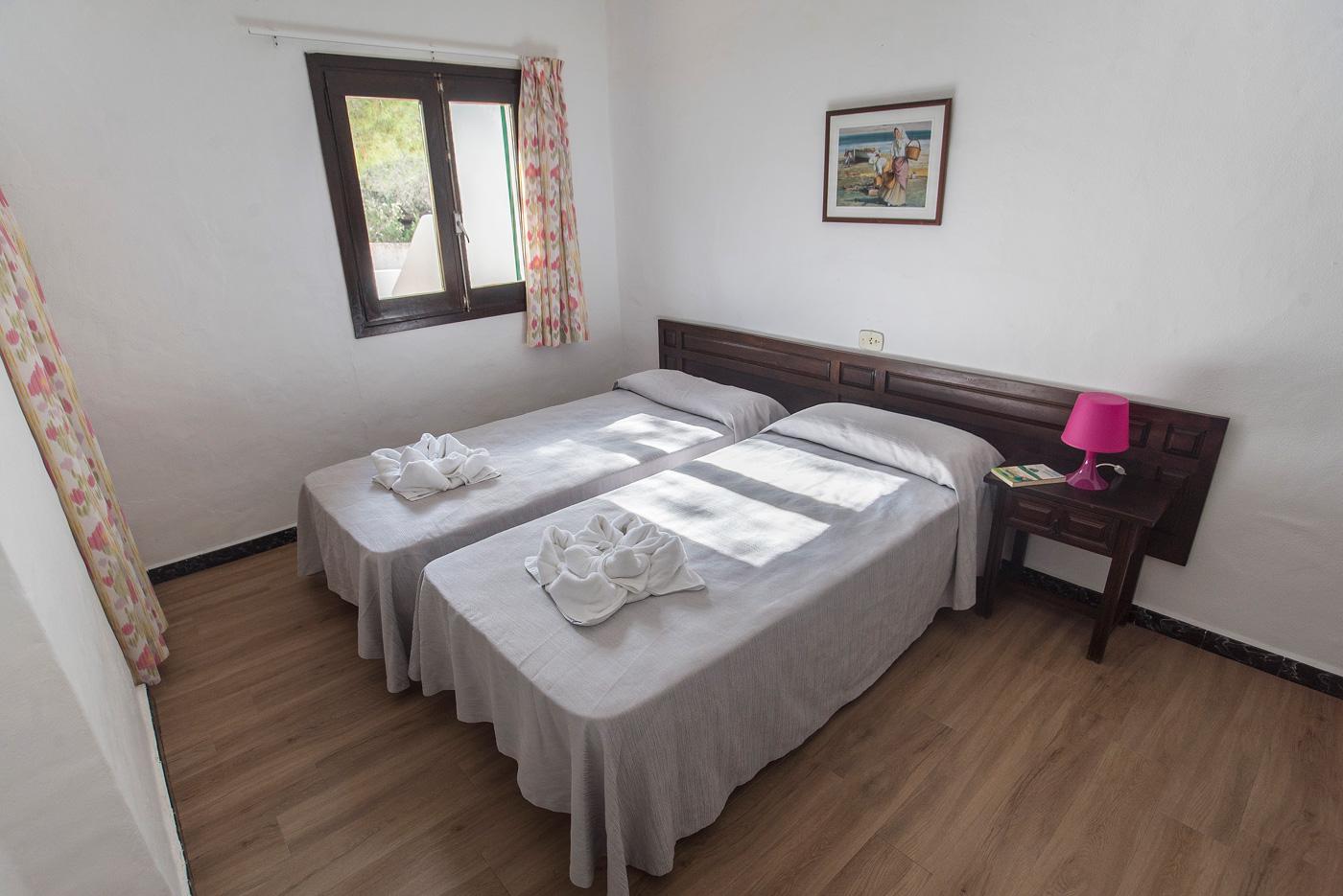Apartamentos Pinomar Es Caló de Sant Agustí Esterno foto
