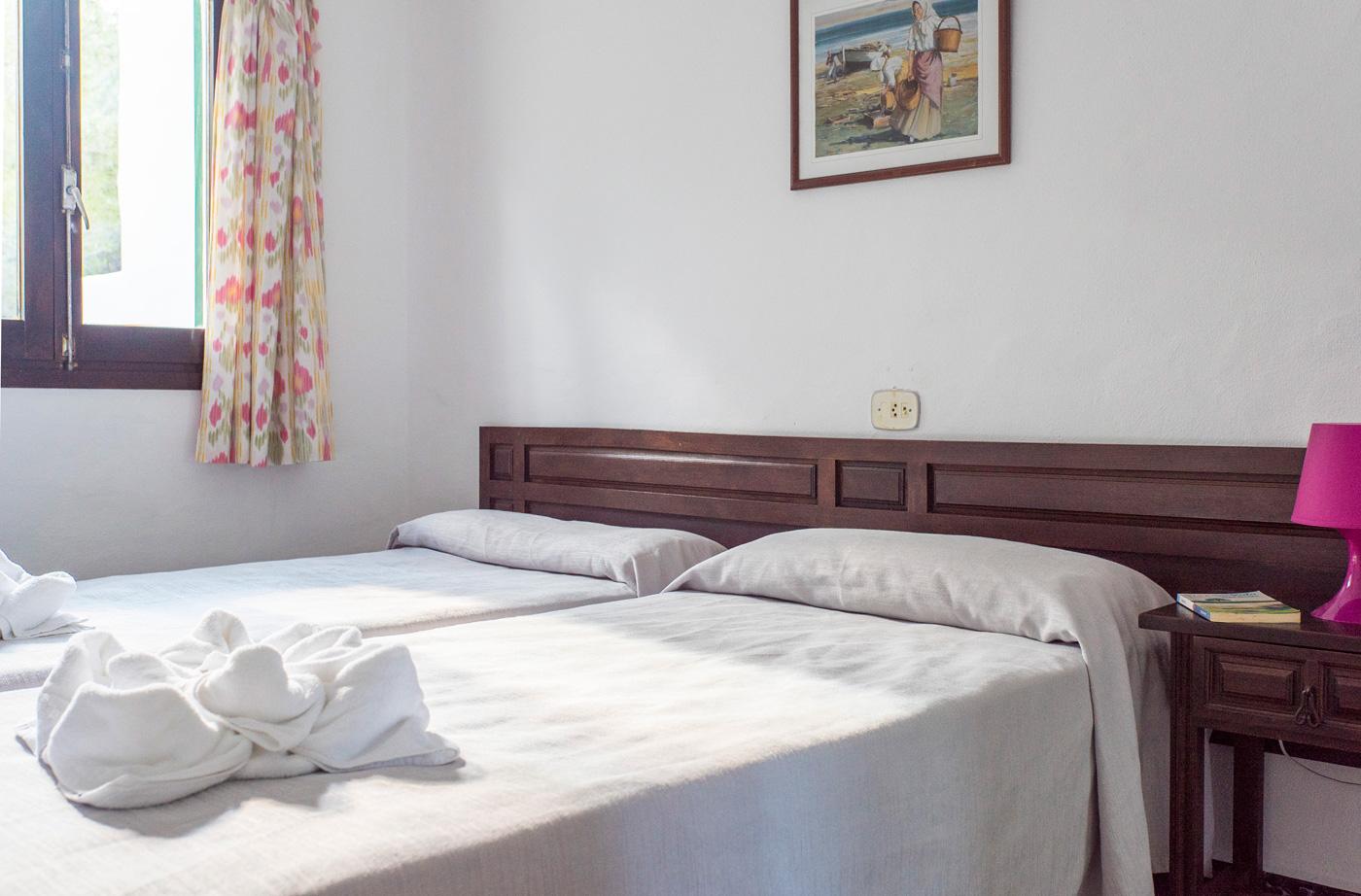 Apartamentos Pinomar Es Caló de Sant Agustí Esterno foto